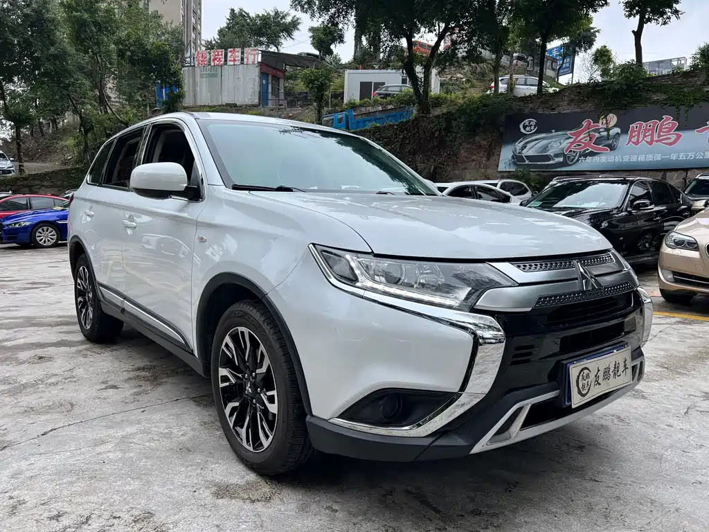 MITSUBISHI OUTLANDER