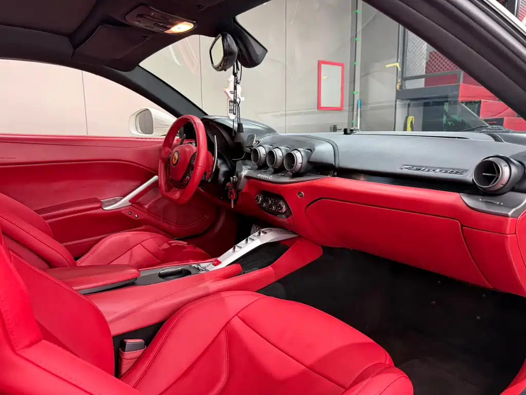 Ferrari F12berlinetta — миниатюра 8