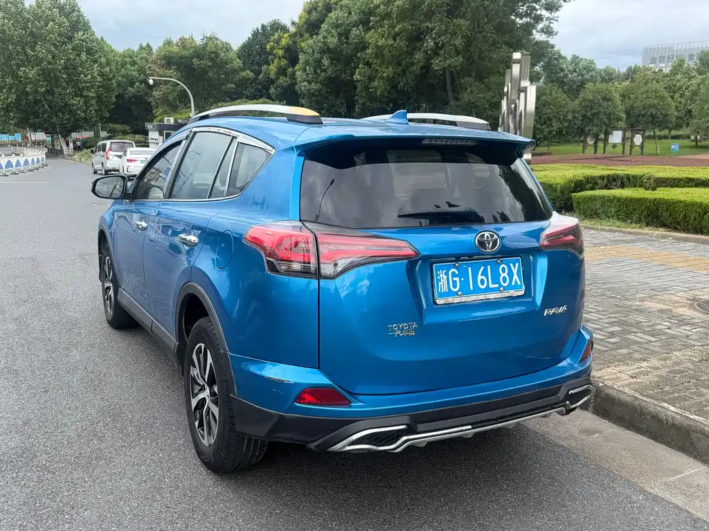 Toyota RAV4 — миниатюра 5