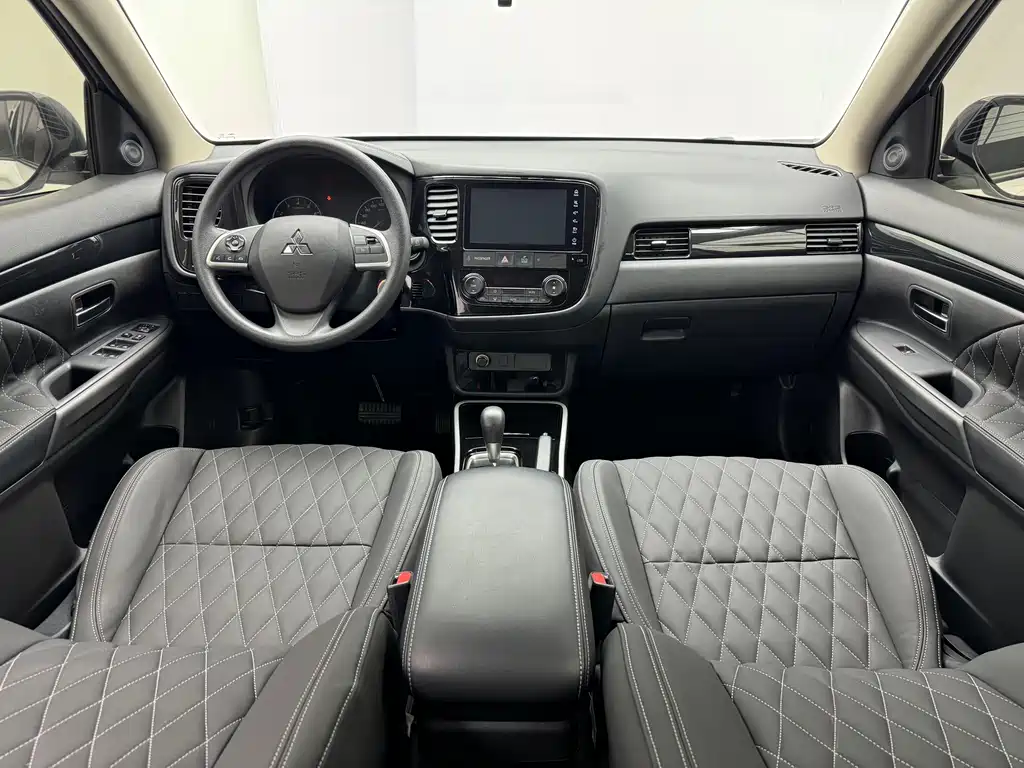 Mitsubishi Outlander — миниатюра 9