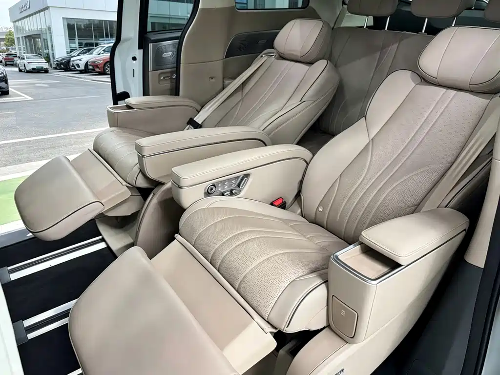 XPeng X9 — миниатюра 5
