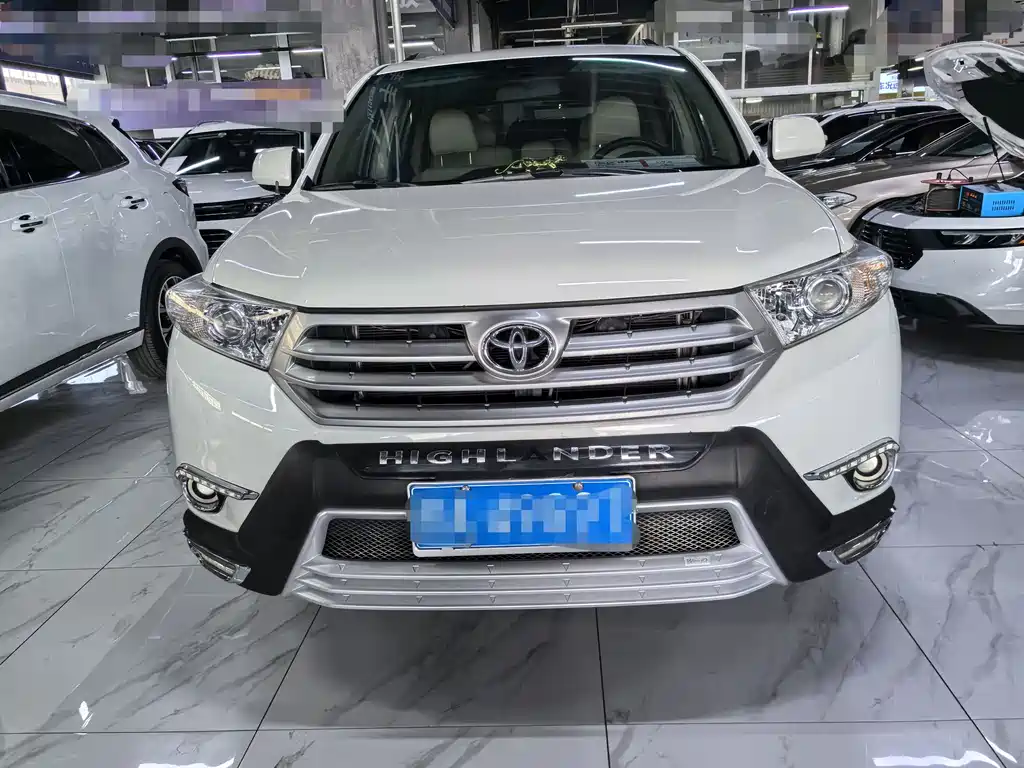 Toyota Highlander 2012 2.7L 5 мест Elite