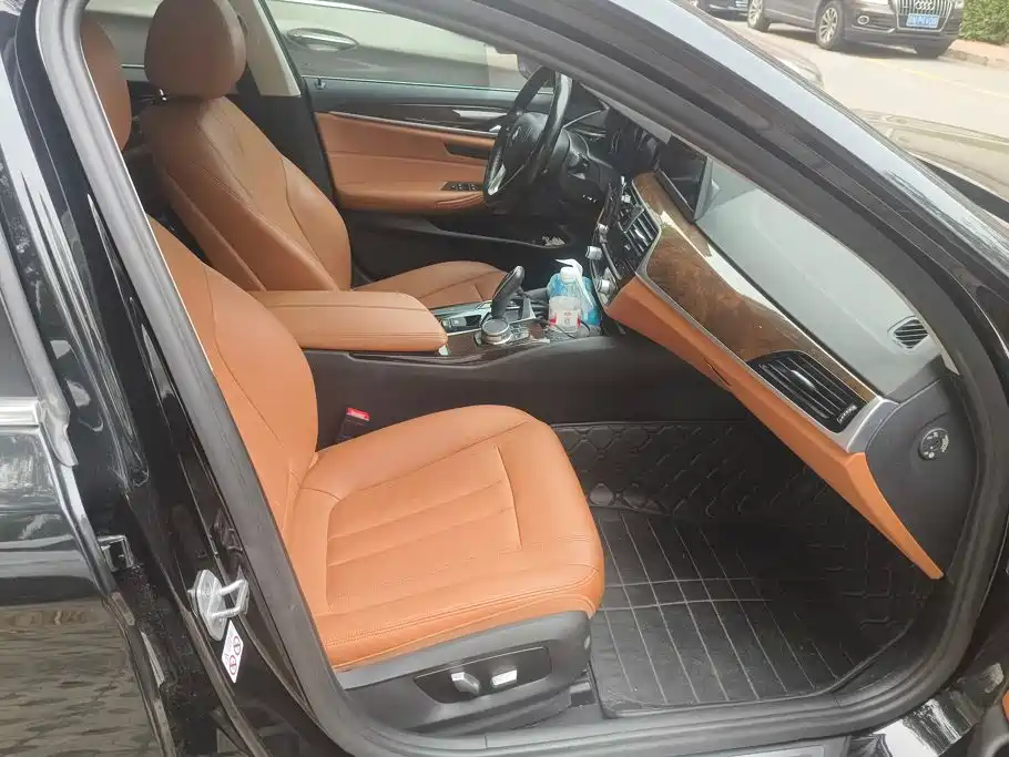 BMW 5 Series — миниатюра 8