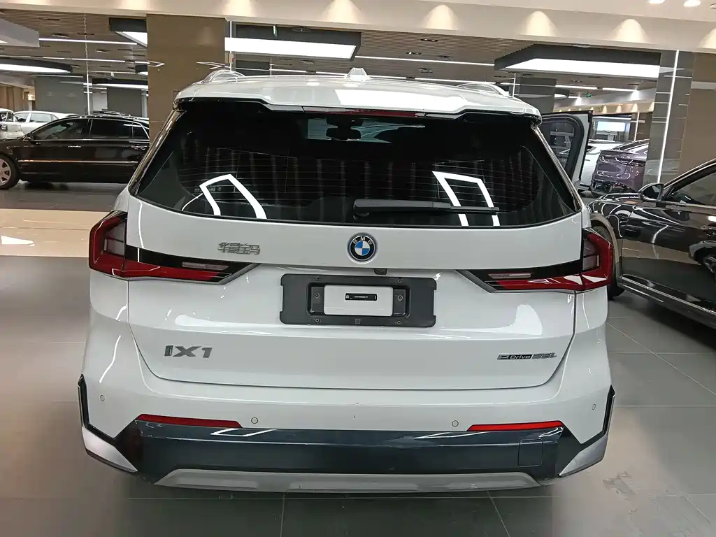 BMW iX1 2023 eDrive25L X