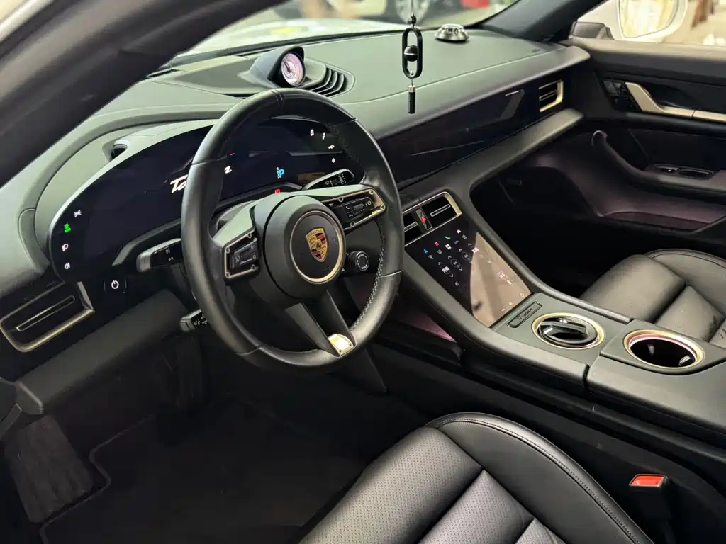 Porsche Taycan — миниатюра 4