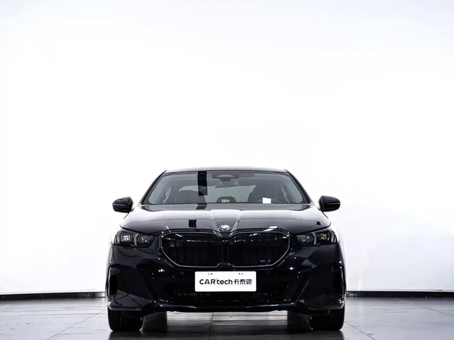 BMW 5 Series — миниатюра 4