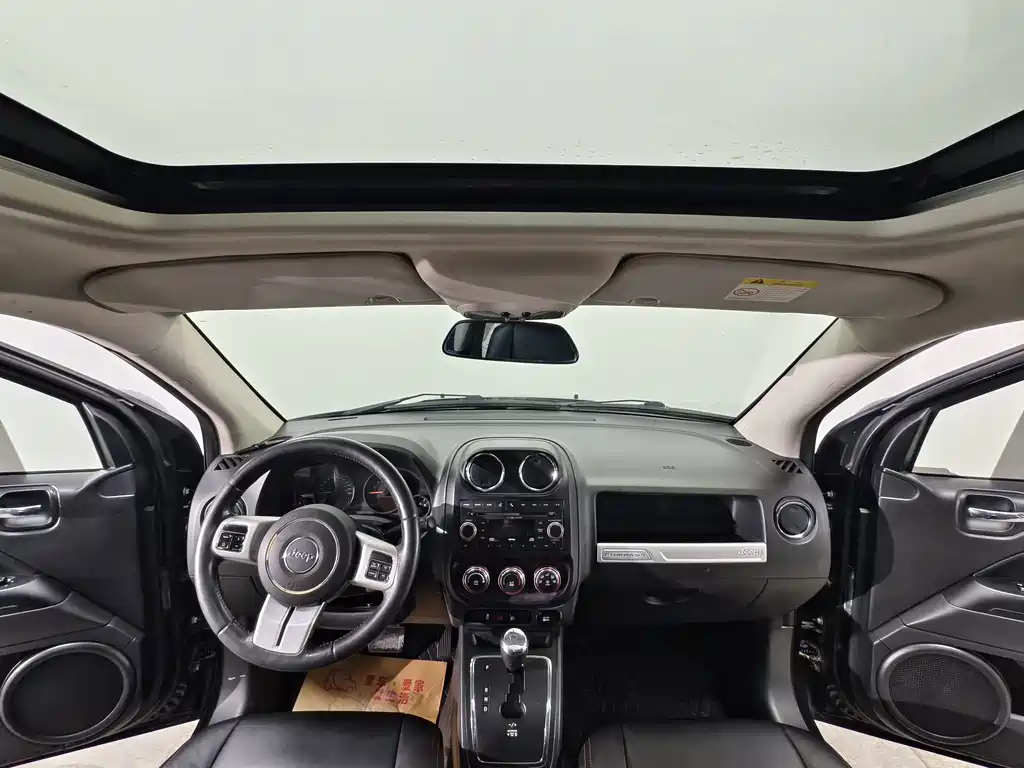 Jeep Compass (Import) — миниатюра 10