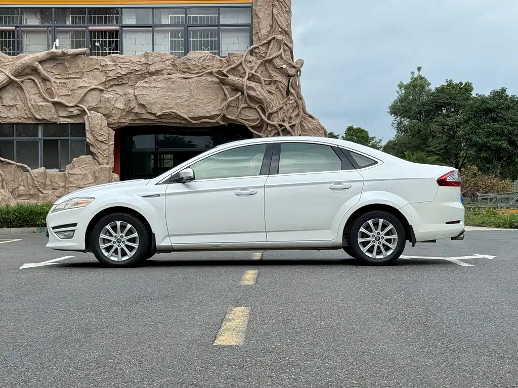 Ford Mondeo 2013 2.3L Fashion