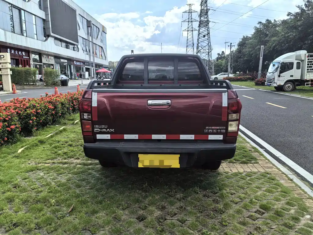 Isuzu D-MAX — миниатюра 5