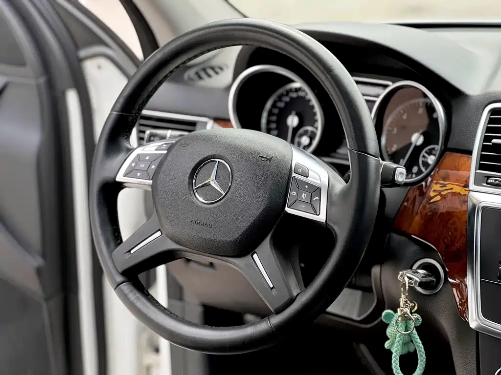 Mercedes-Benz M-Class — миниатюра 10