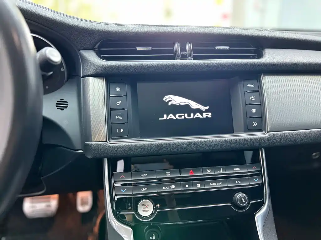 Jaguar XFL — миниатюра 18