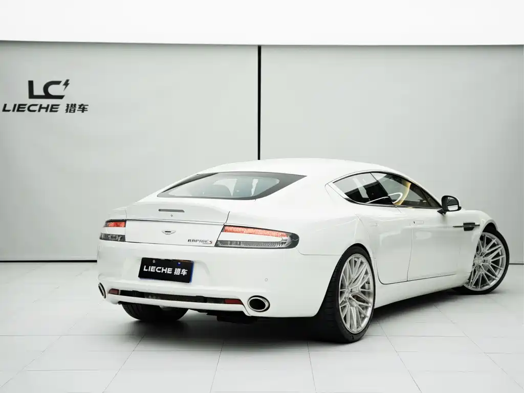 ASTON MARTIN RAPIDE