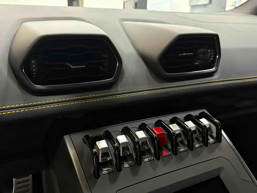 LAMBORGHINI HURACÁN