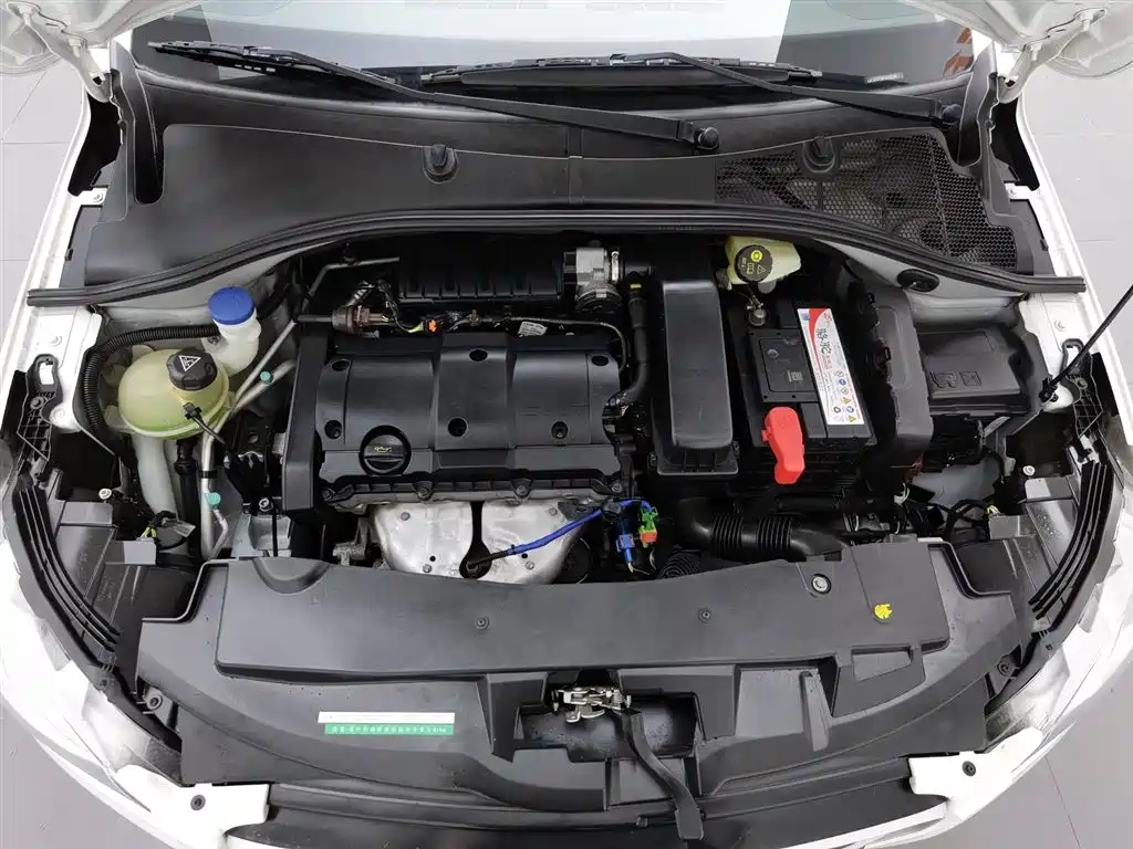 Peugeot 301 2014 1.6L AT Comfort