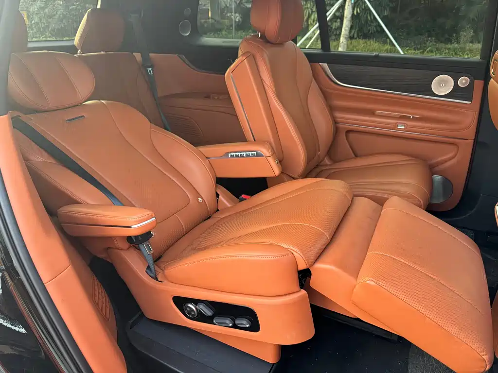 AITO ASK THE WORLD M9