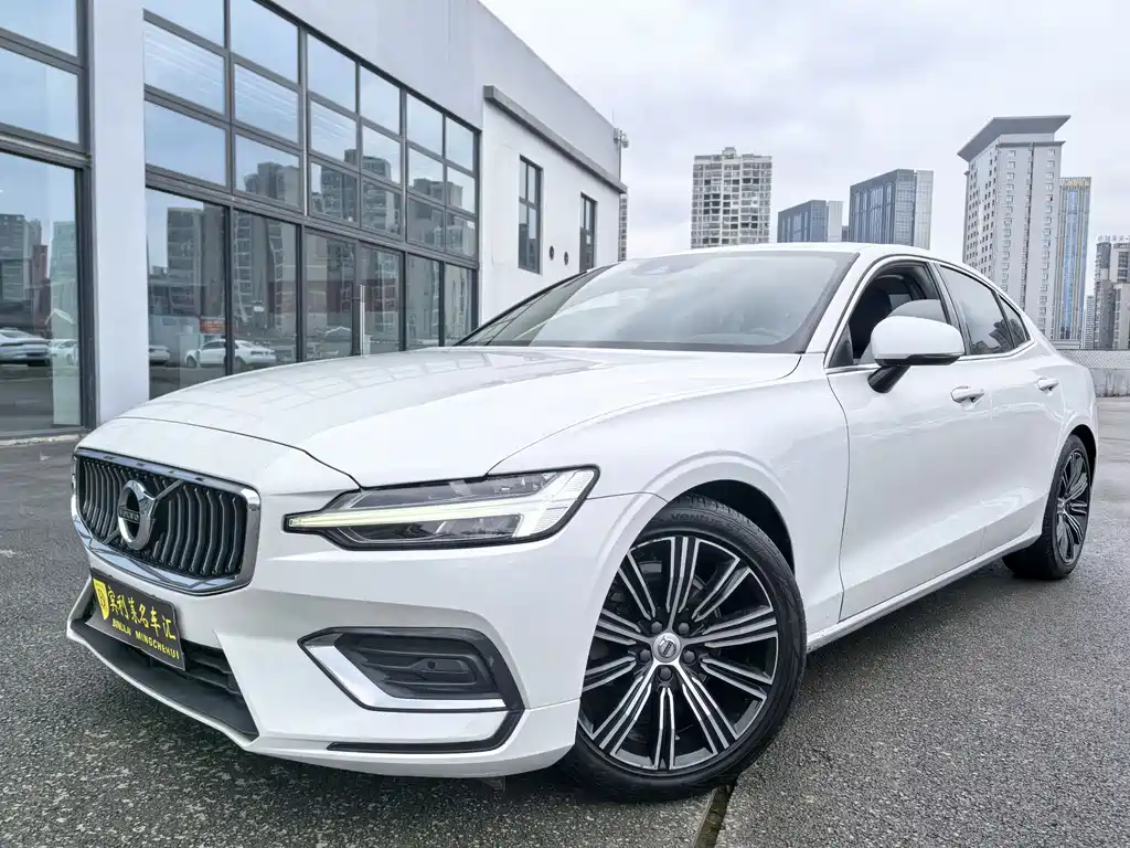 Volvo S60 - фото 2