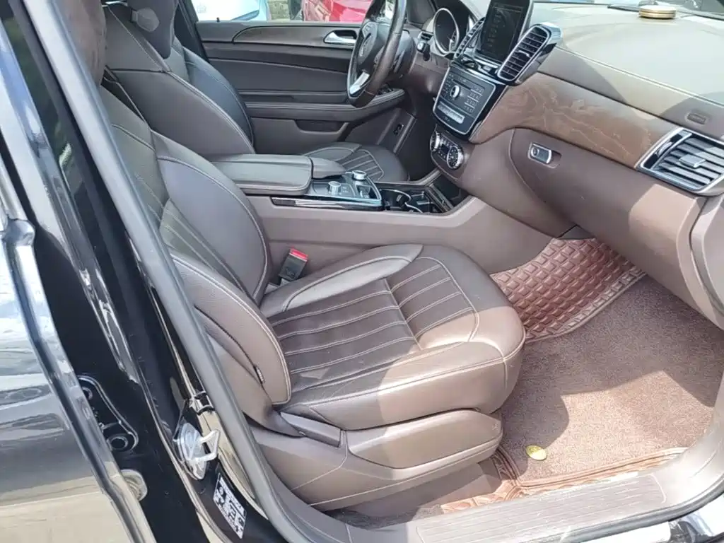 Mercedes-Benz GLE (Import) — миниатюра 25