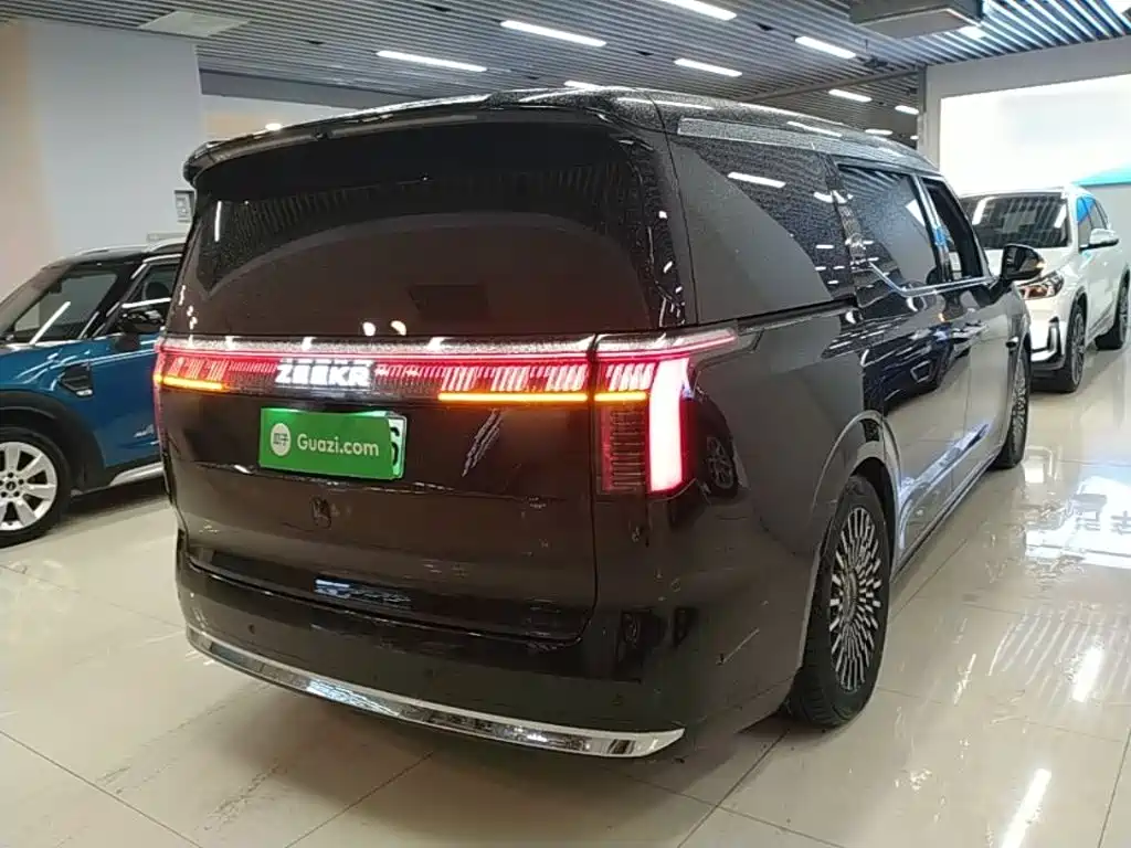 Zeekr 009 2024 мест 108kWh