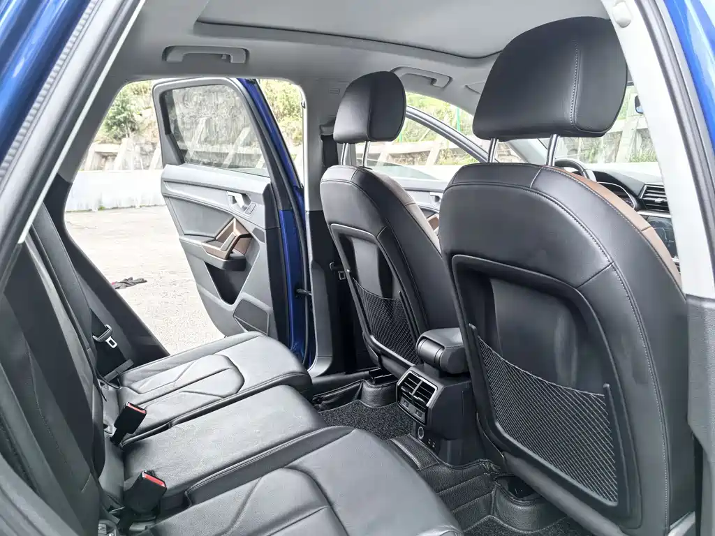 Audi Q3 - фото 11