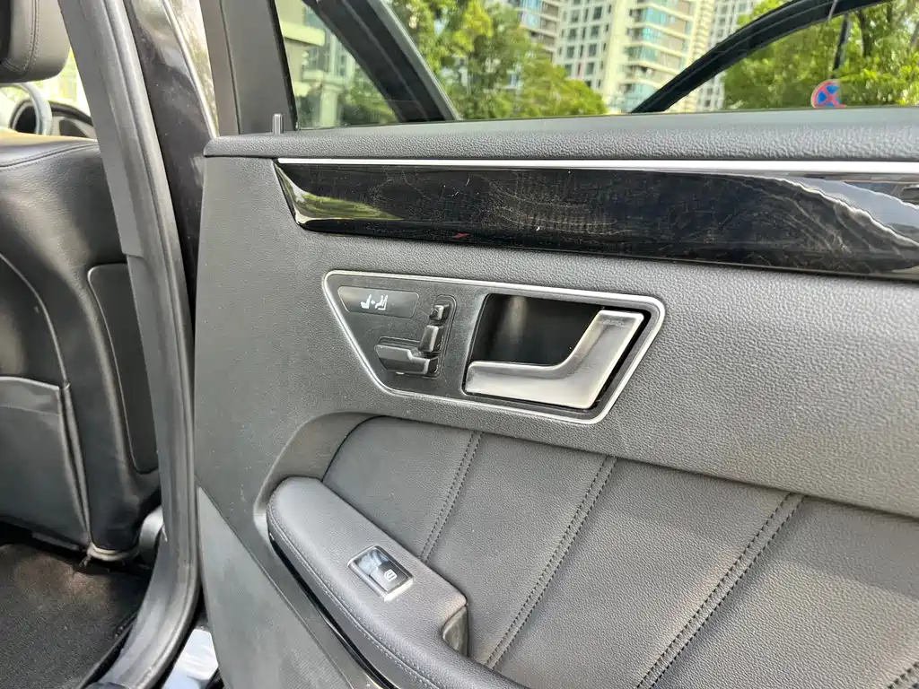 Mercedes-Benz E-Class — миниатюра 14