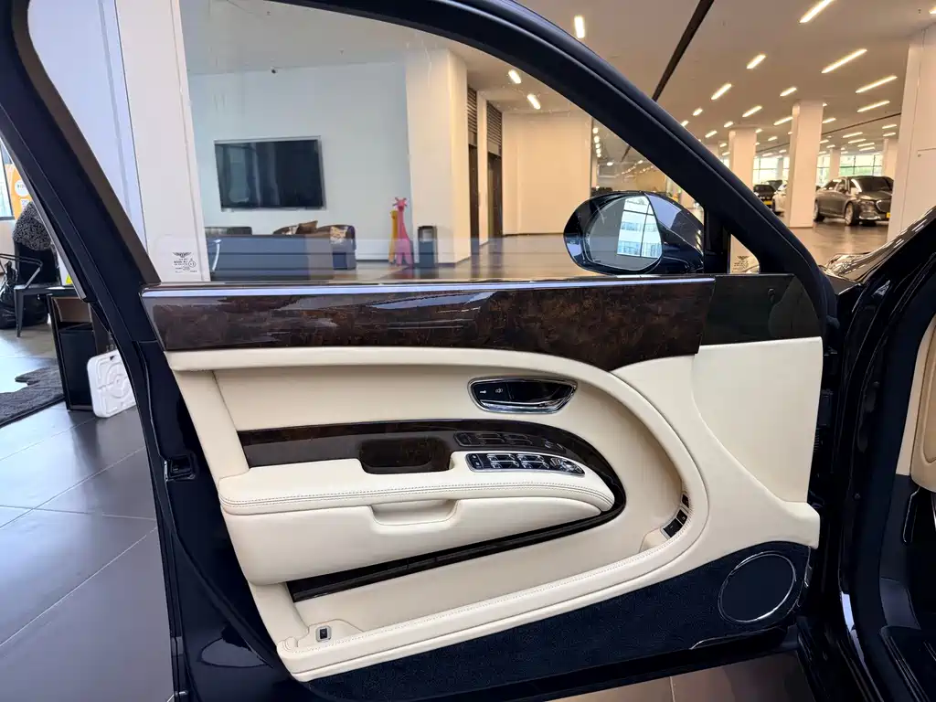 Bentley Mulsanne — миниатюра 11