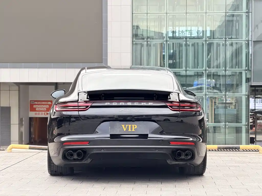 PORSCHE PANAMERA