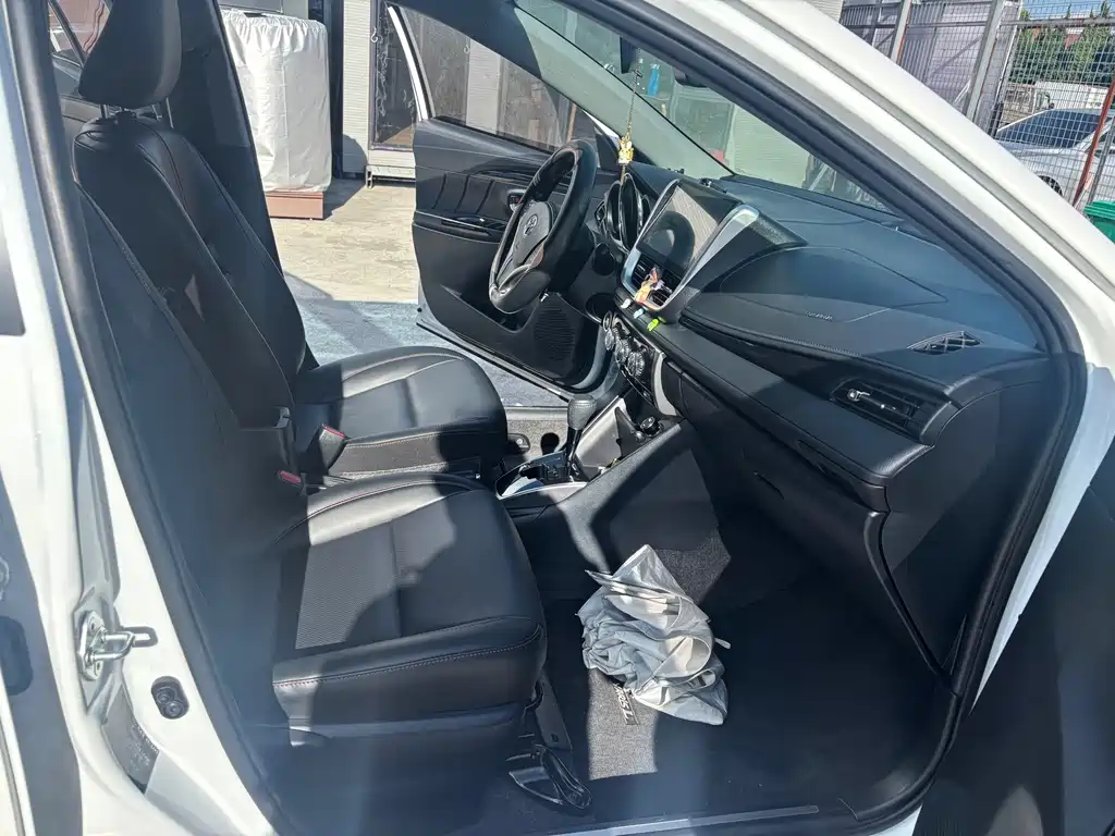 Toyota Yaris L — миниатюра 9