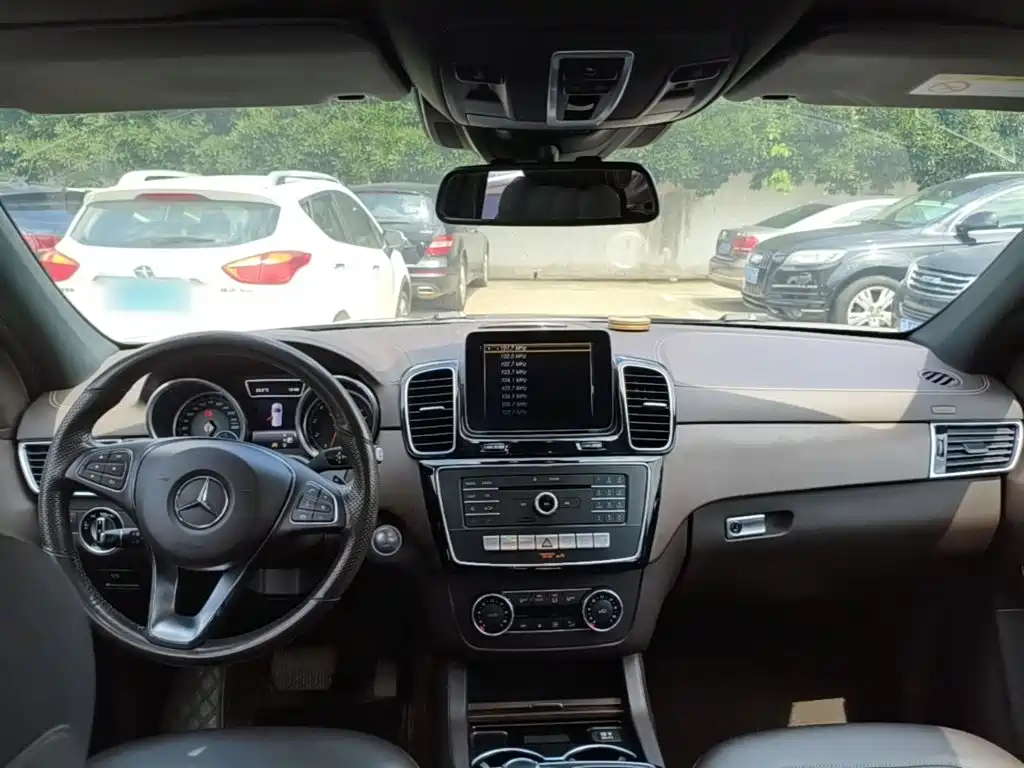 Mercedes-Benz GLE (Import) — миниатюра 10