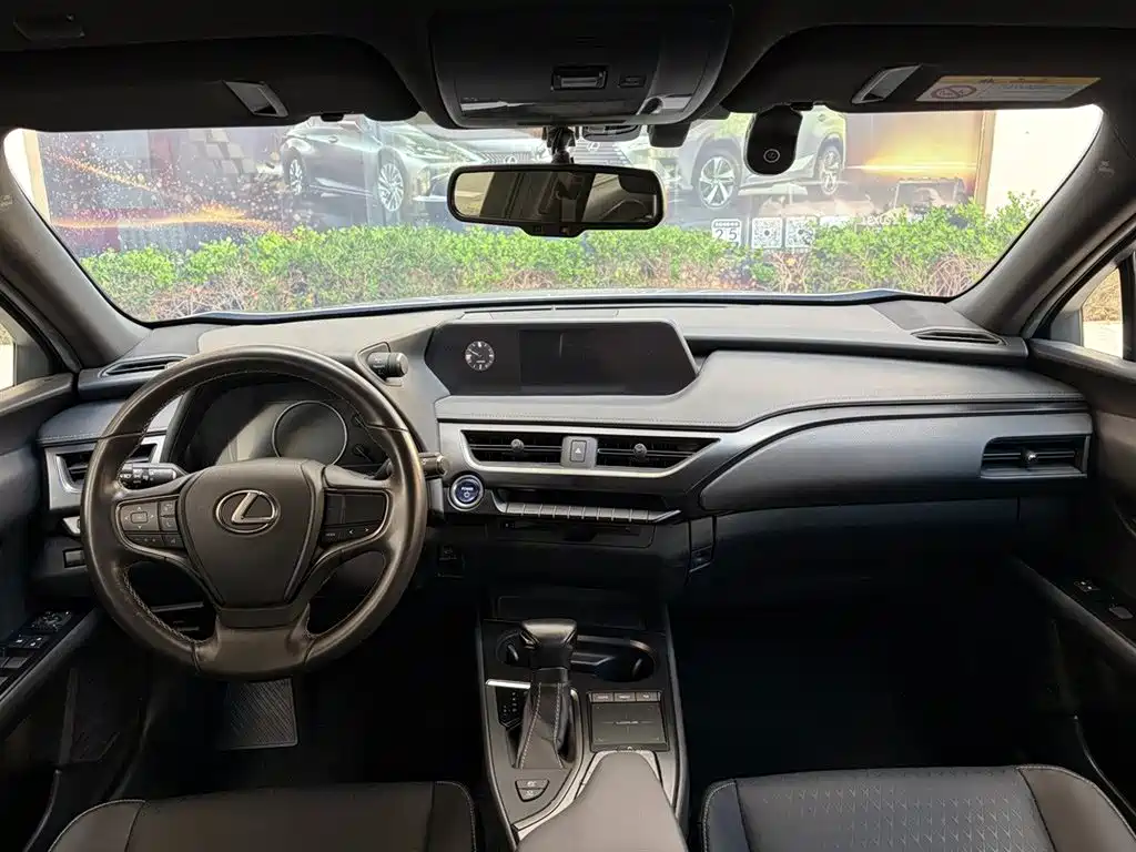 Lexus UX — миниатюра 13