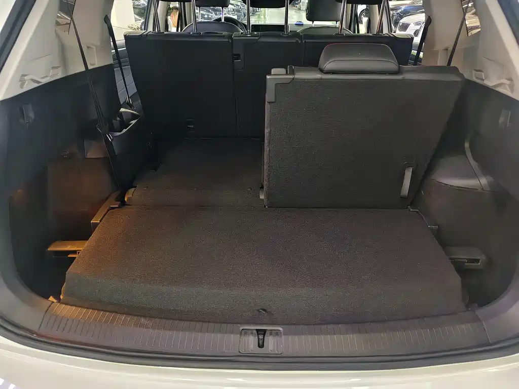 Volkswagen Tiguan L — миниатюра 10