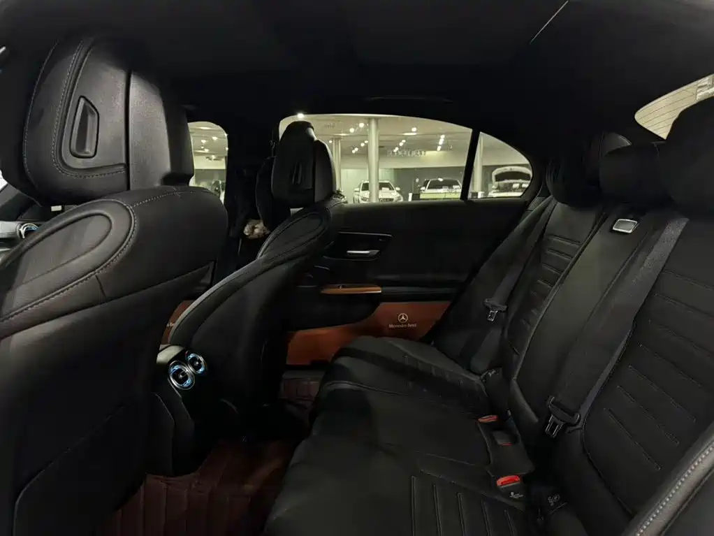 Mercedes-Benz C-Class — миниатюра 14