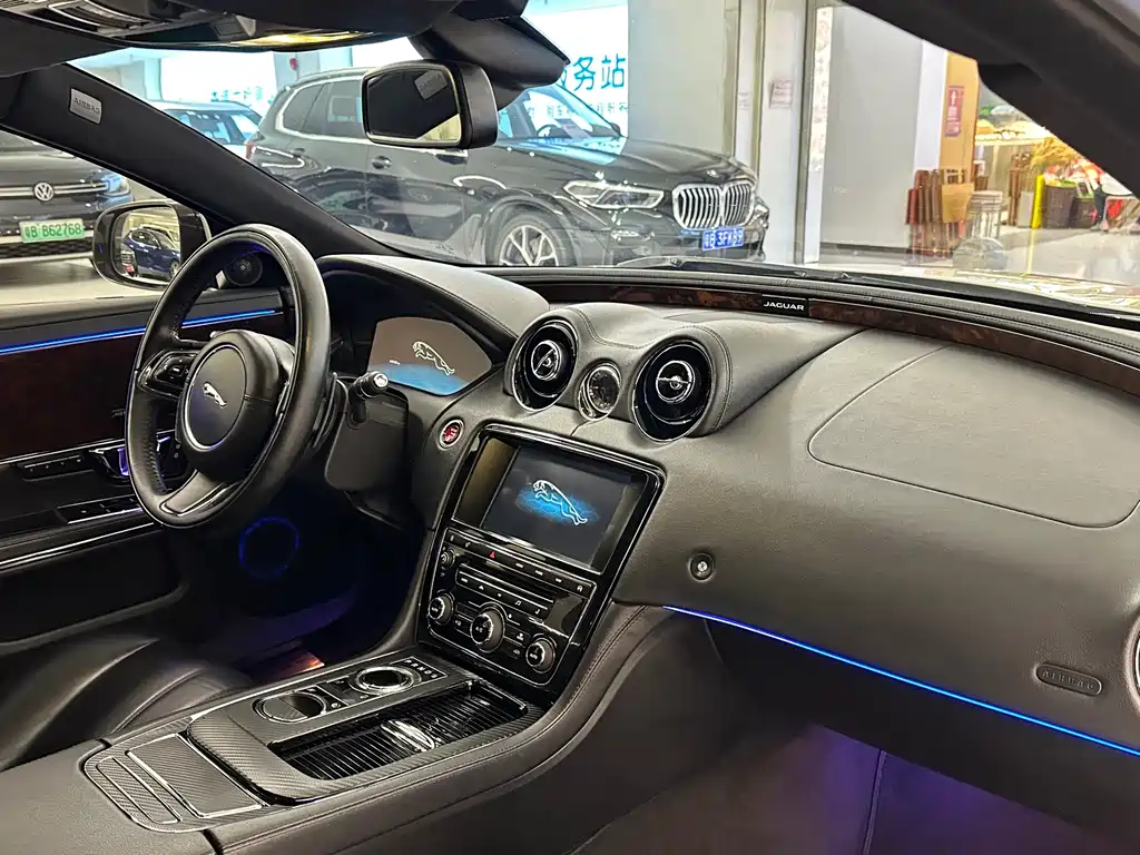 Jaguar XJ — миниатюра 14
