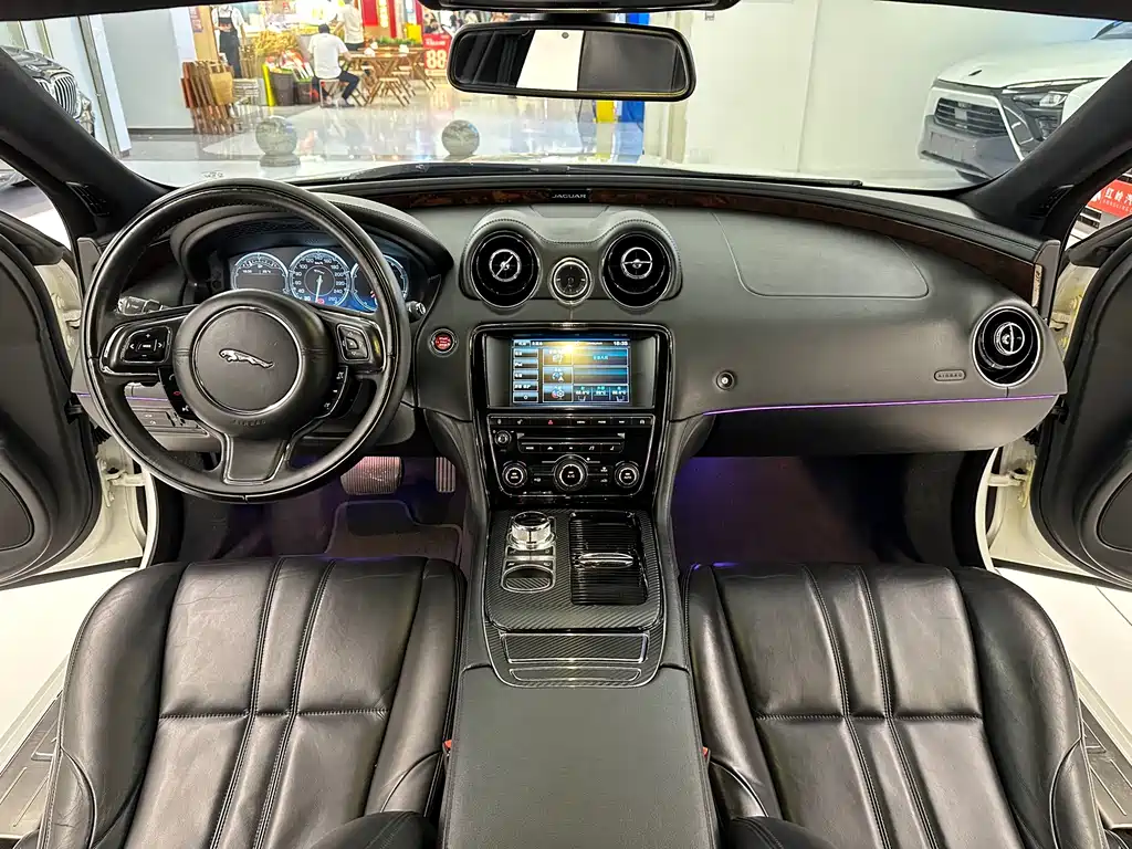 Jaguar XJ — миниатюра 22