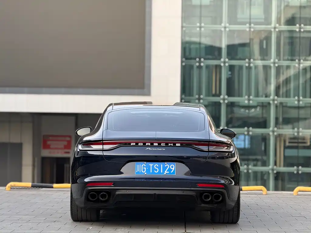 PORSCHE PANAMERA