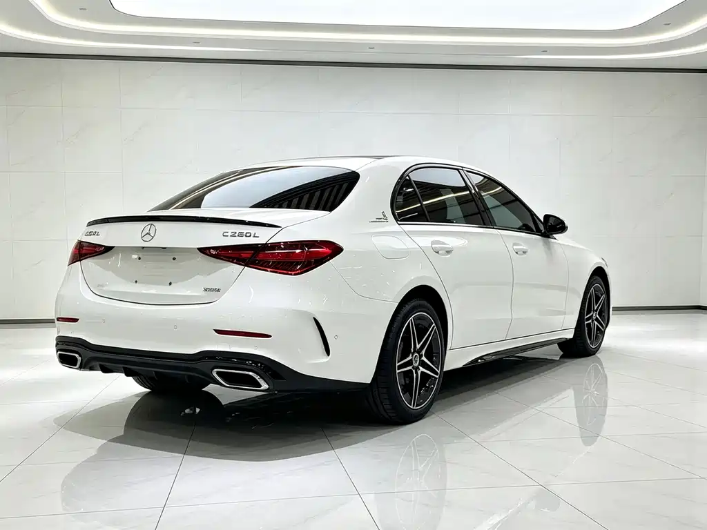 Mercedes-Benz C-Class — миниатюра 11