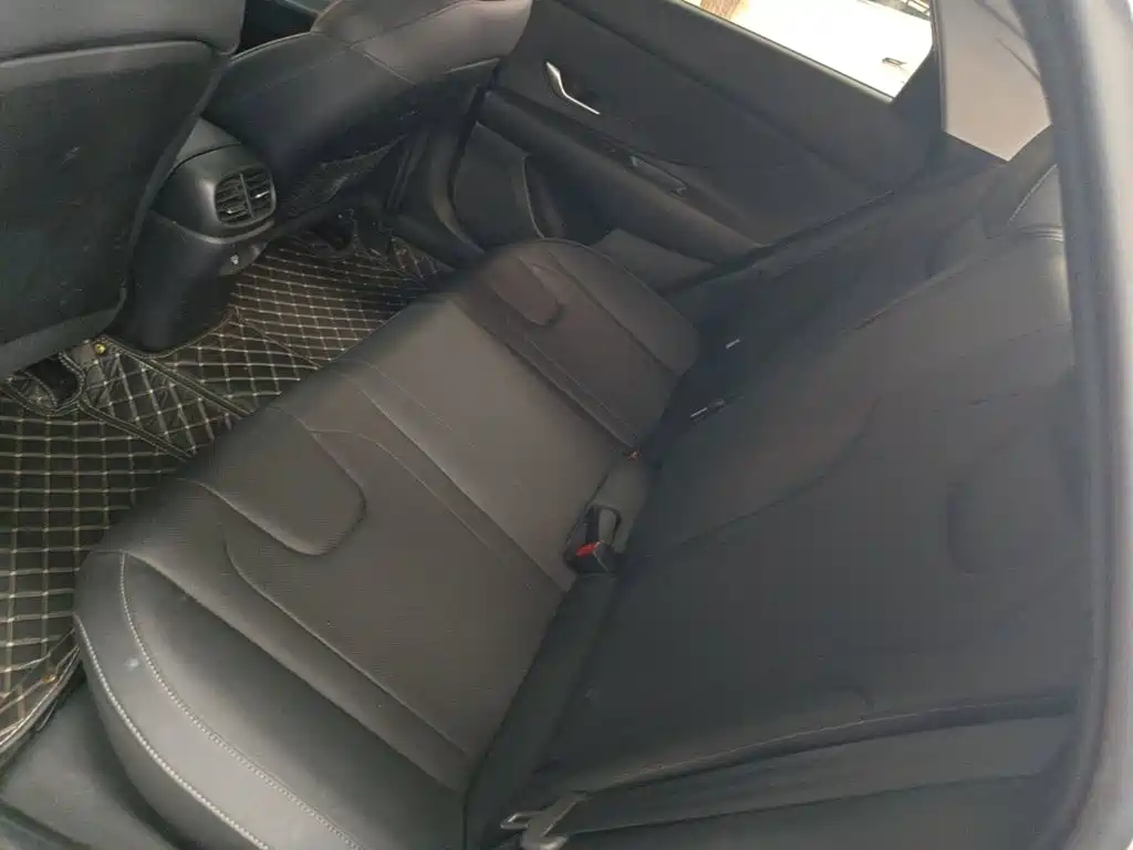 Hyundai Elantra — миниатюра 17