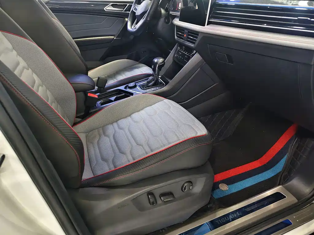 Volkswagen Tiguan L — миниатюра 9