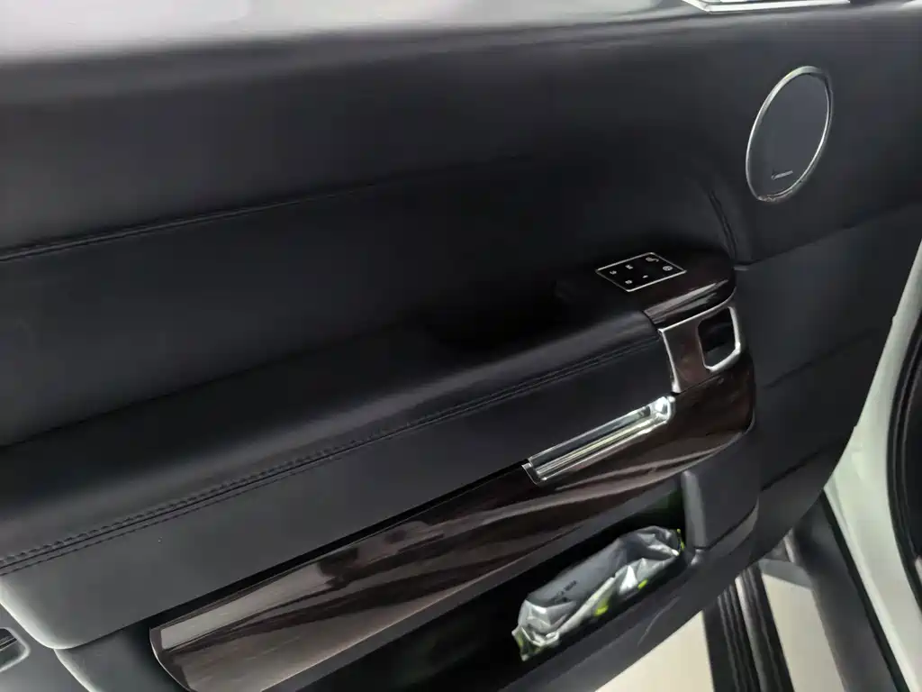 Land Rover Range Rover — миниатюра 4
