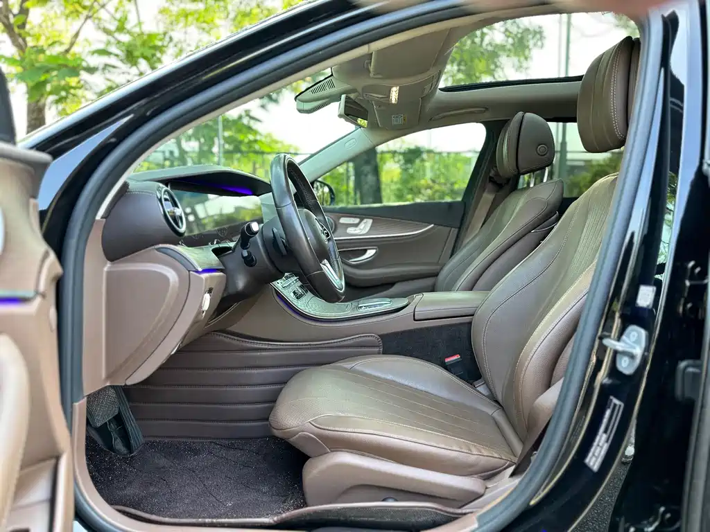 Mercedes-Benz E-Class — миниатюра 10