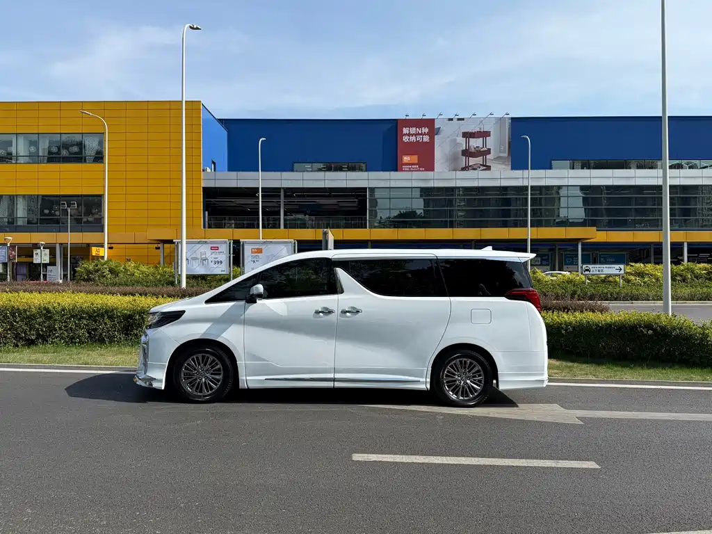 Toyota Vellfire — миниатюра 3