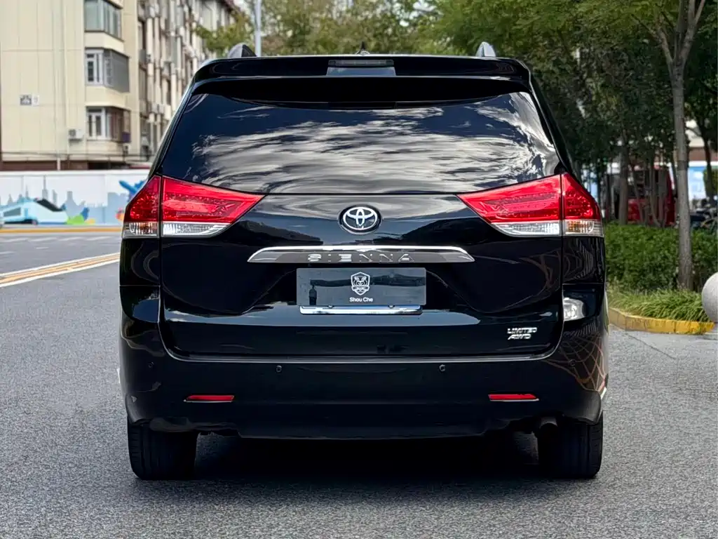 Toyota Sienna — миниатюра 5