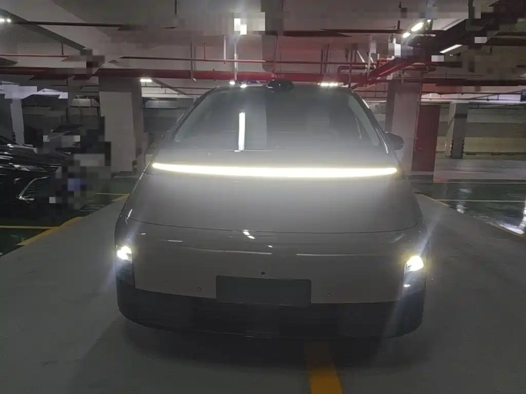 Li Auto Li MEGA — миниатюра 3