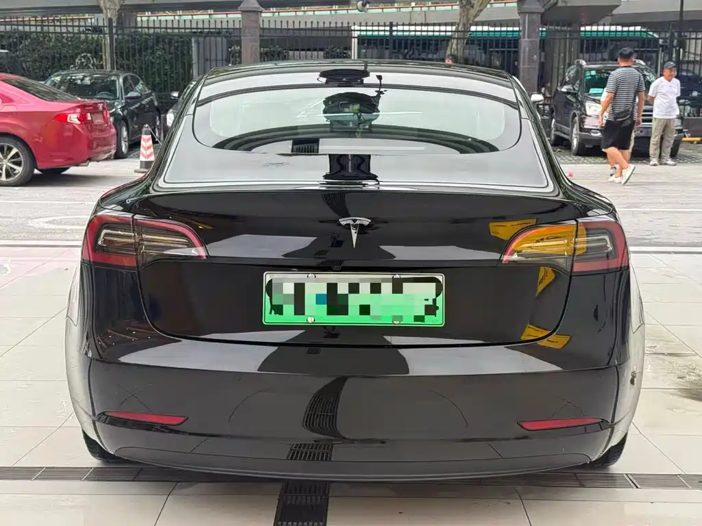Tesla Model 3 — миниатюра 5