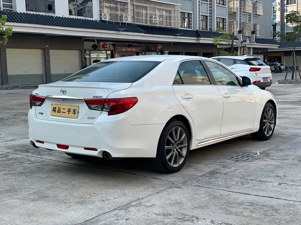 Toyota Reiz — миниатюра 6