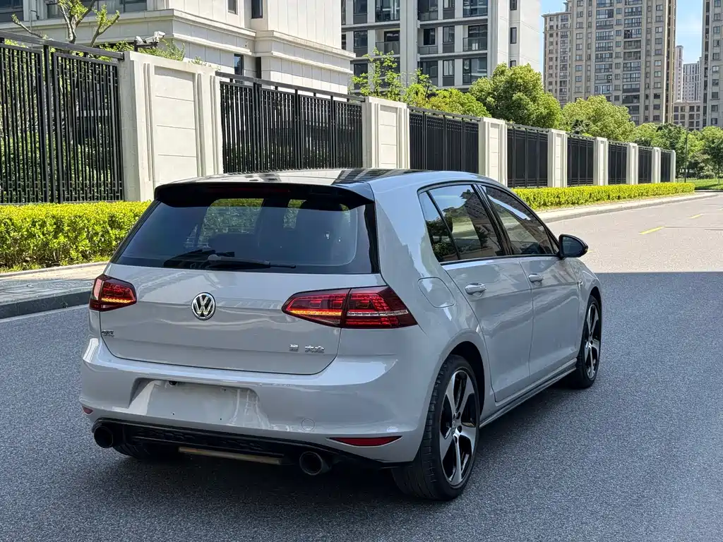 Volkswagen Golf GTI — миниатюра 5