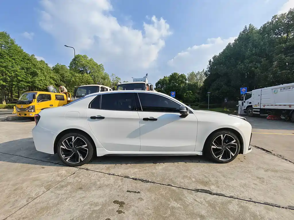 Lynk & Co 03 — миниатюра 14