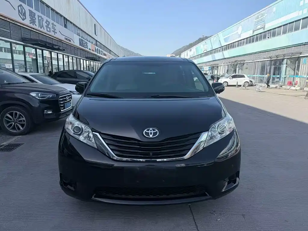 TOYOTA SIENNA