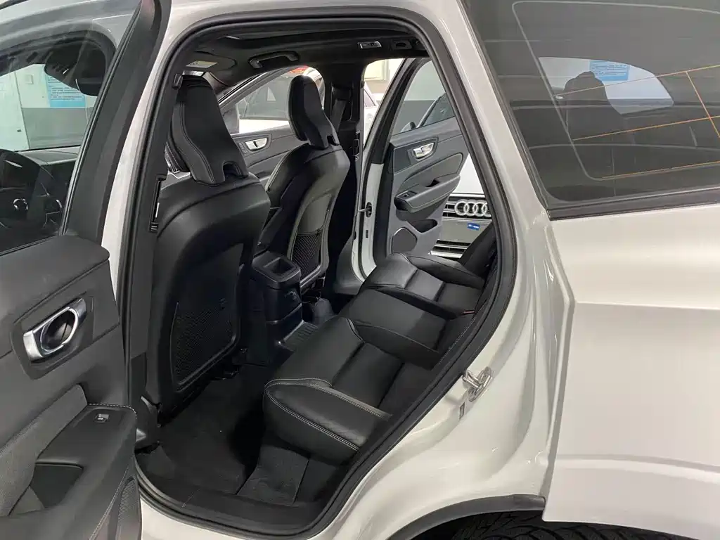 VOLVO XC60 PLUG IN HYBRID