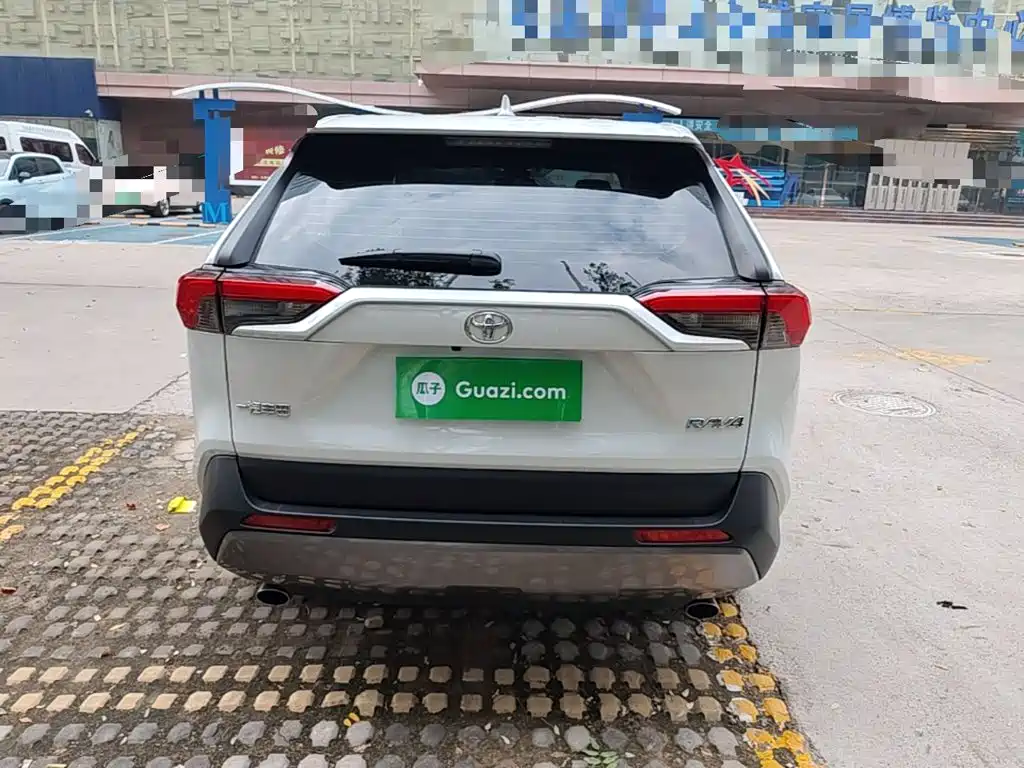 Toyota RAV4 — миниатюра 6