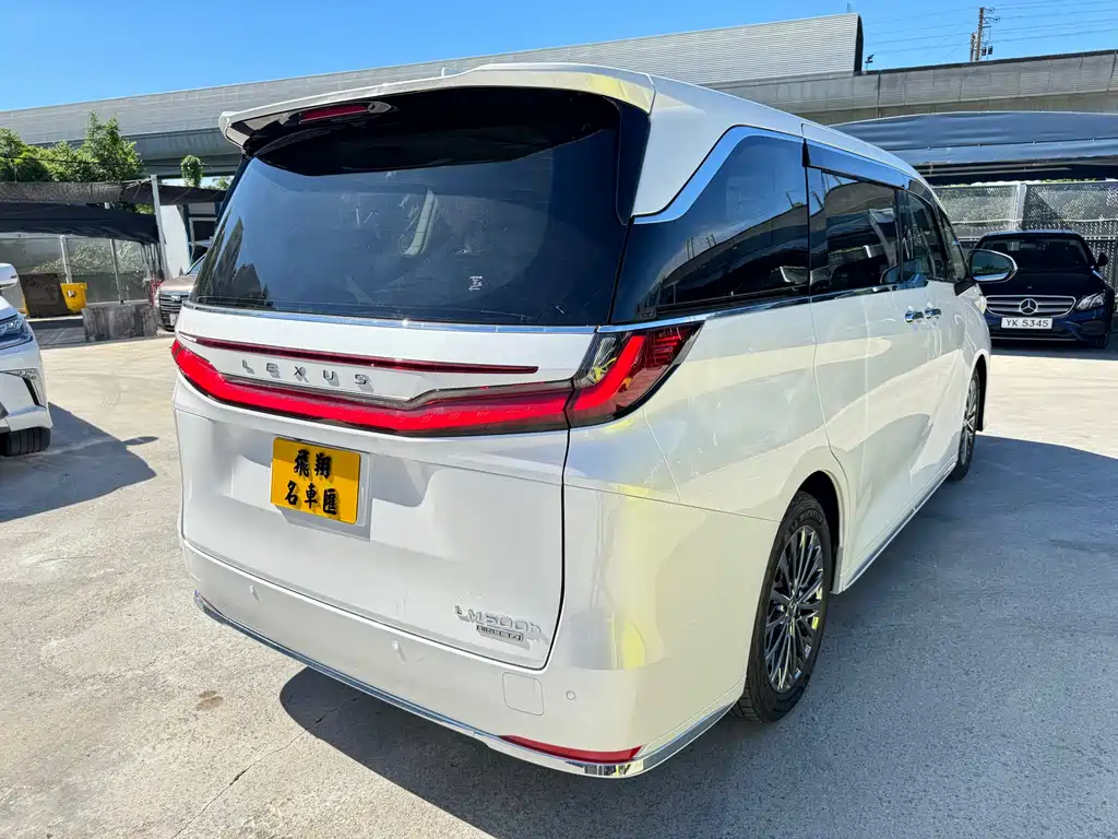 Lexus LM 2025 500h